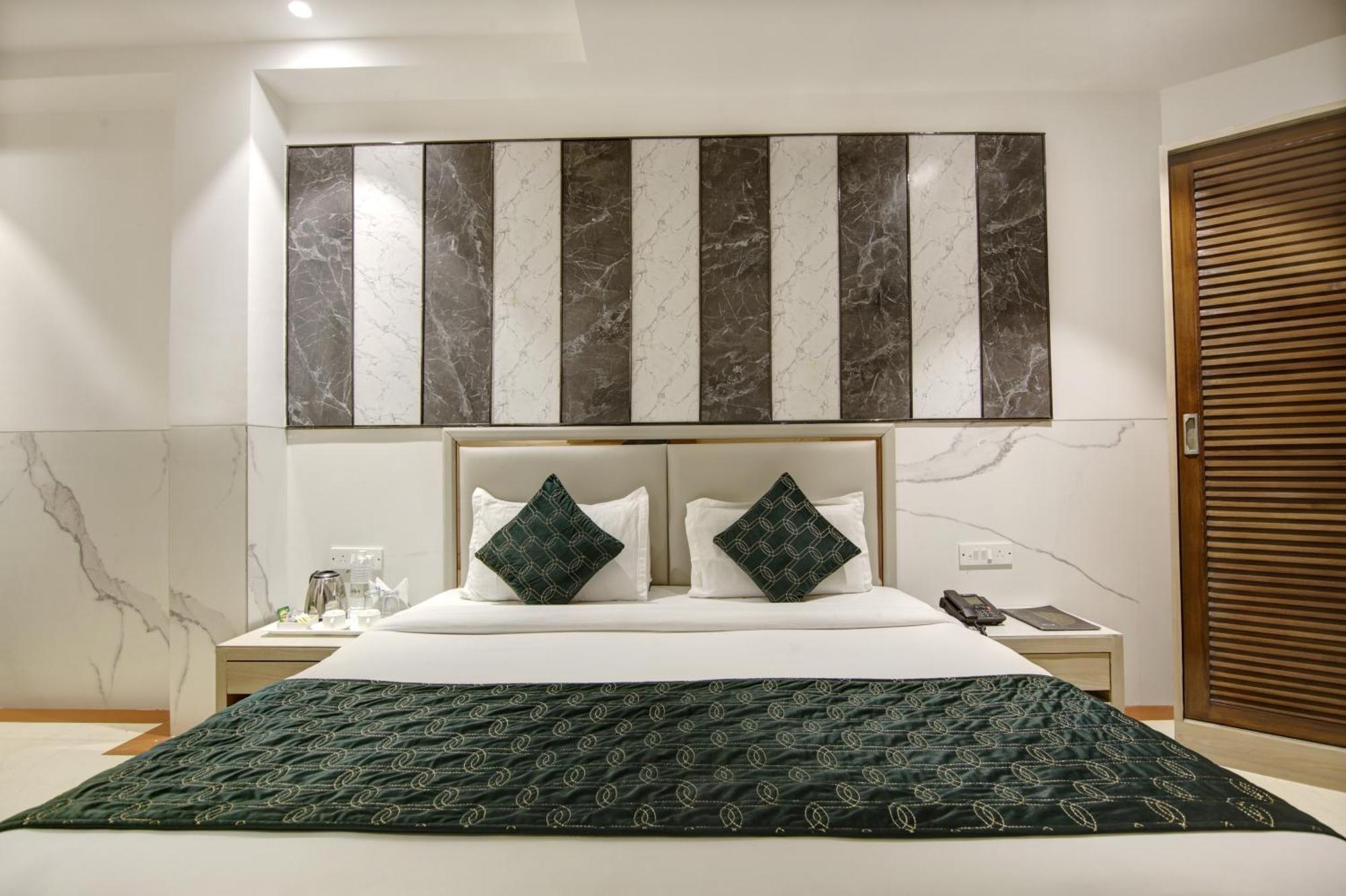 Hotel Transit International- Aerocity Delhi Airport New Delhi Bagian luar foto