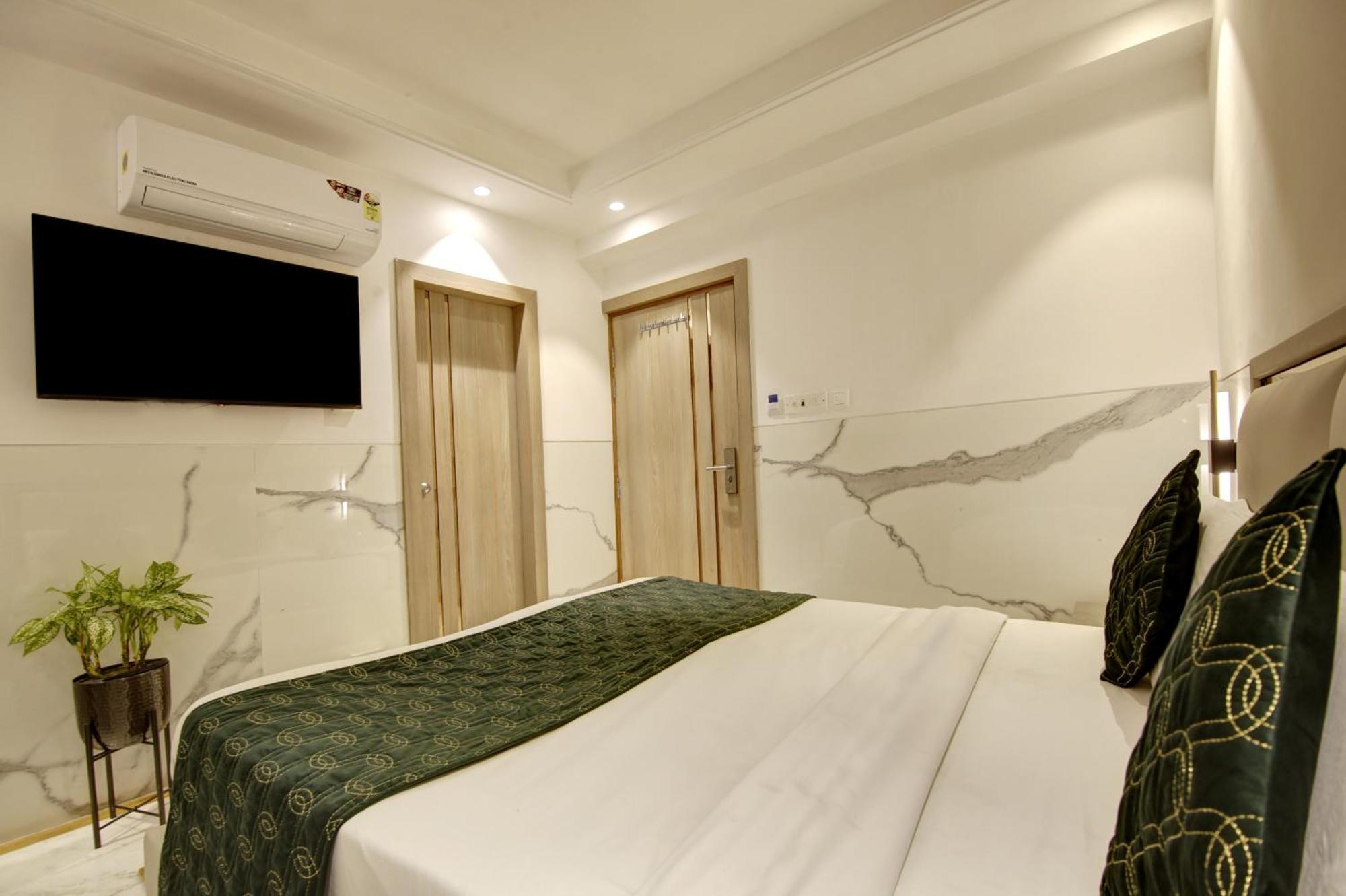 Hotel Transit International- Aerocity Delhi Airport New Delhi Bagian luar foto