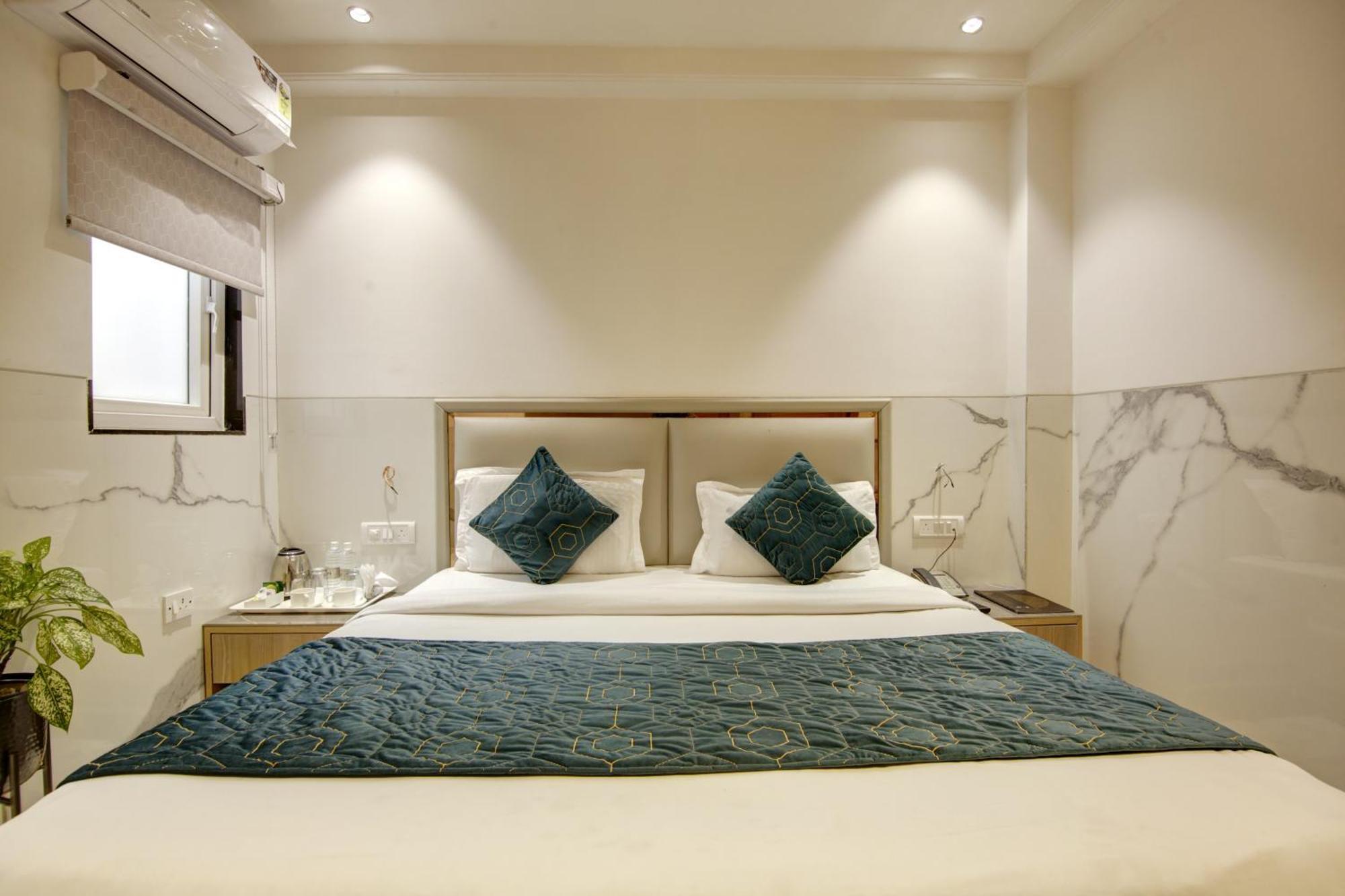 Hotel Transit International- Aerocity Delhi Airport New Delhi Bagian luar foto