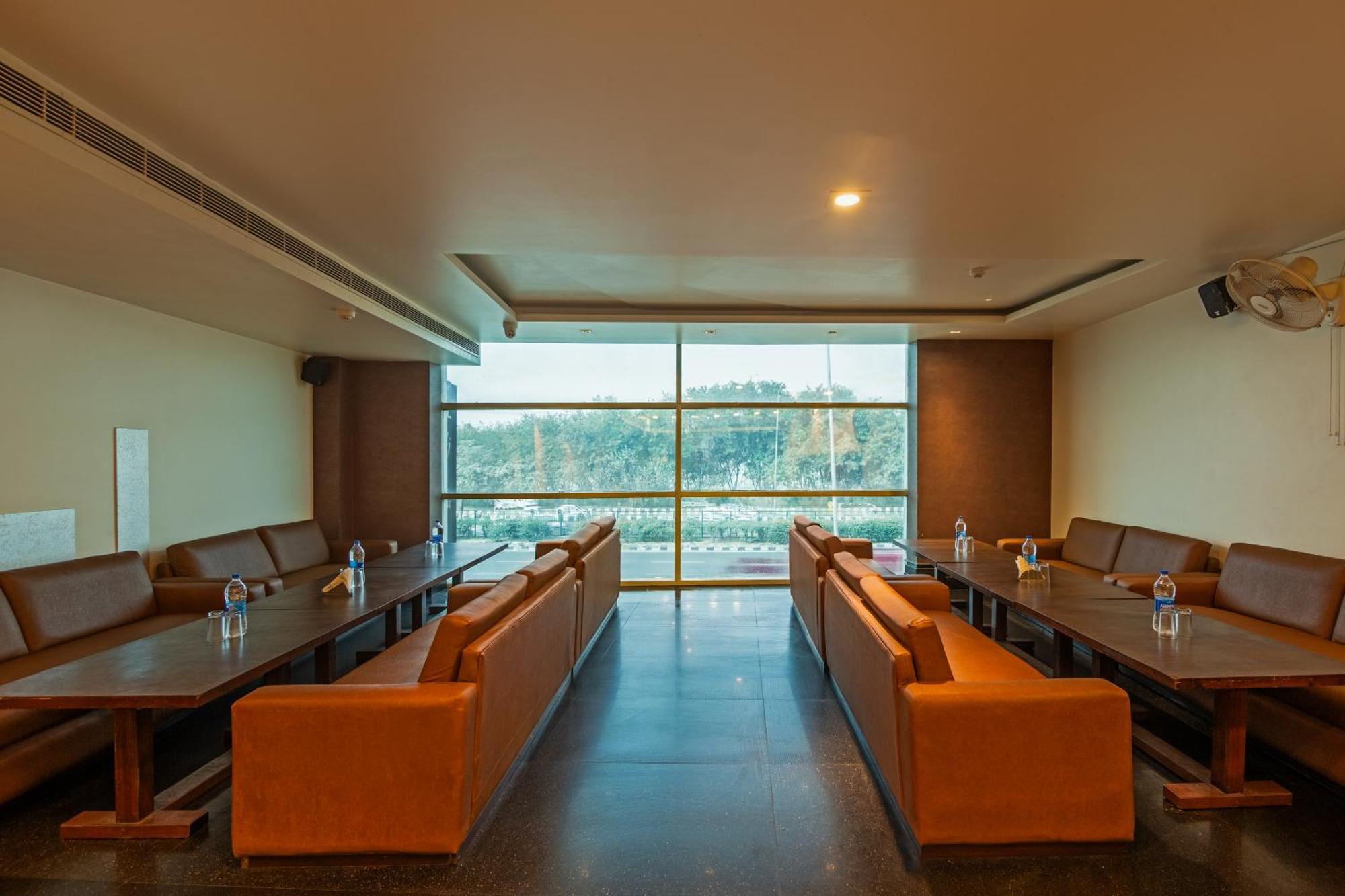 Hotel Transit International- Aerocity Delhi Airport New Delhi Bagian luar foto